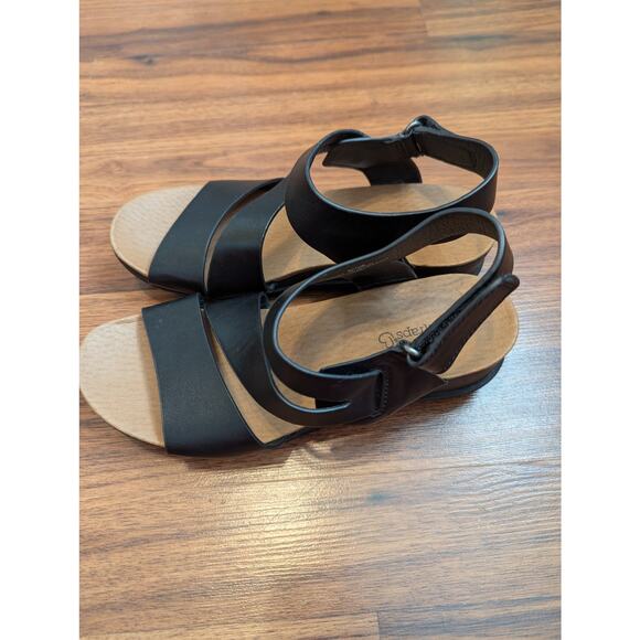 Baretraps Caley Black Strappy Wedge Sandals size 6.5 Comfort Wedge Sandals - Picture 4 of 5